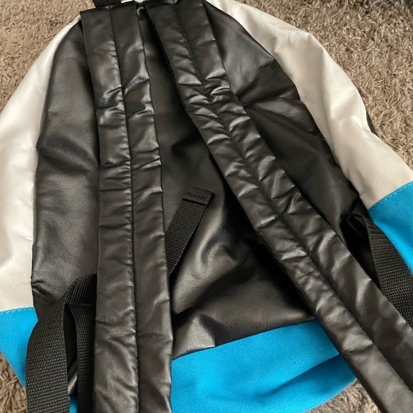 Back pack - Picture 3 of 5